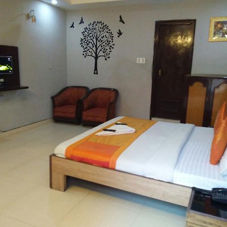 Hotel Samridhi Palace Juhi Bari Exteriör bild