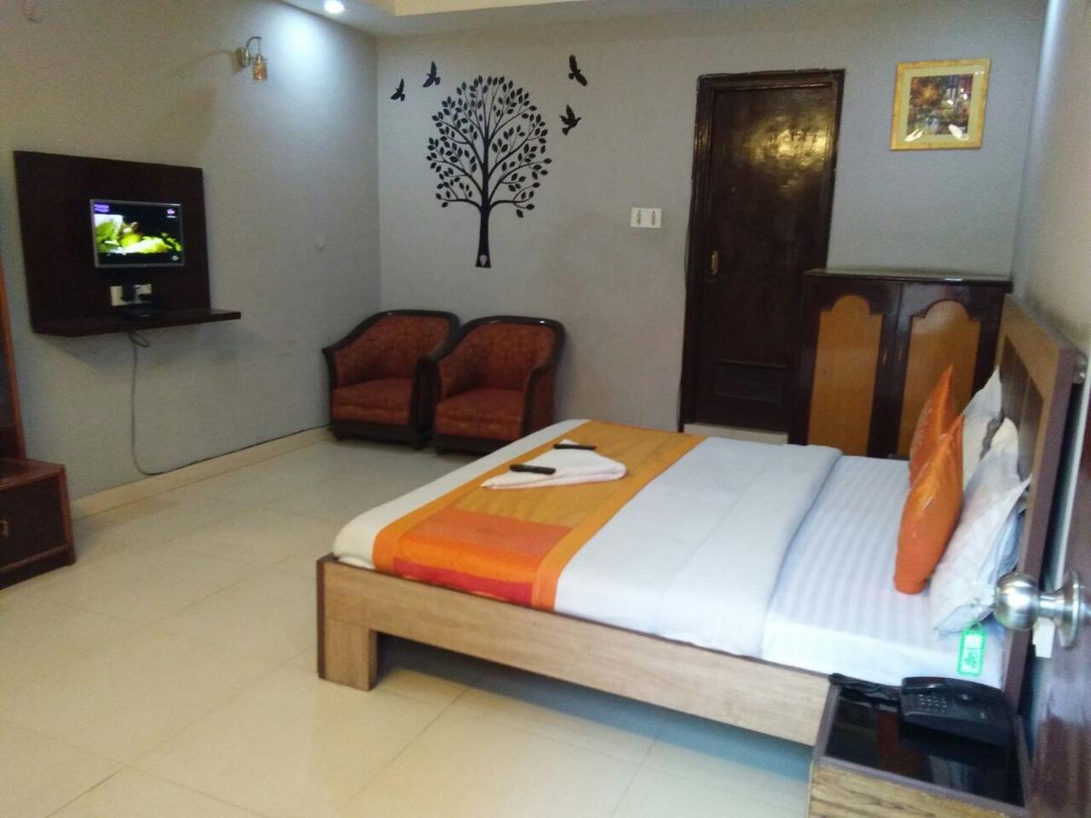 Hotel Samridhi Palace Juhi Bari Exteriör bild